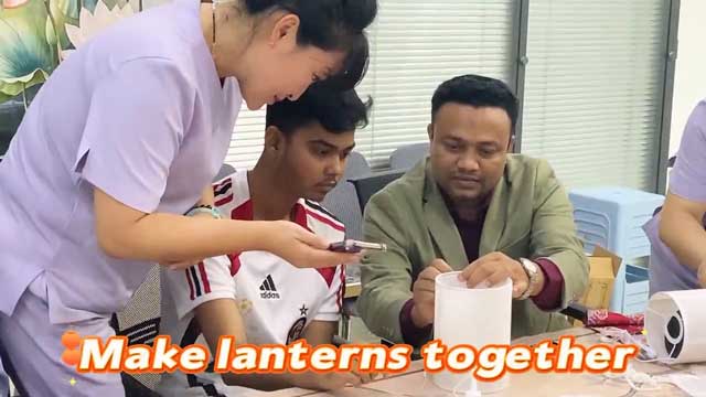 Mr. MD. PIAL HASAN celebrated Mid-Autumn Festival at Jingkang Hospital, enjoying lantern DIY and mooncake making, experiencing traditional Chinese culture.
